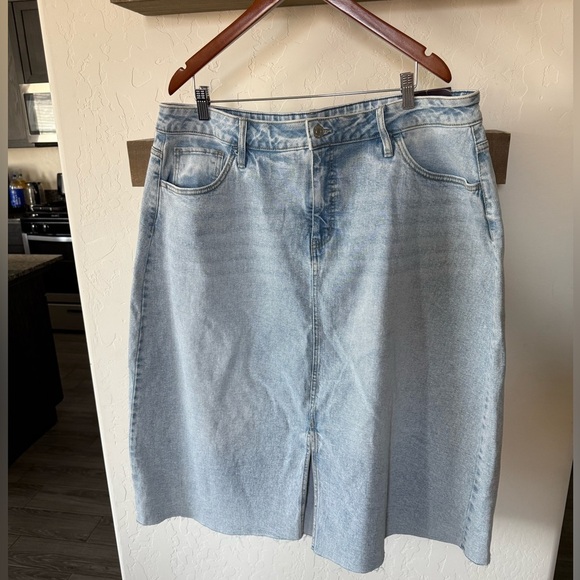 Ava & Viv|Midi A-line denim skirt,light wash,NWT•••Plus size Light Blue Skirt - Picture 15 of 15